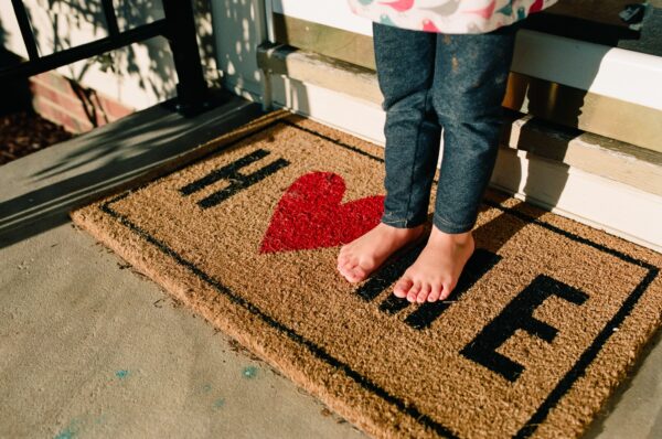 Kid feet heart mat 2